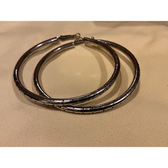 Large Silver Tone Hoop Earrings Dotted Texture‎ Statement Fashion Jewelry - Picture 4 of 5